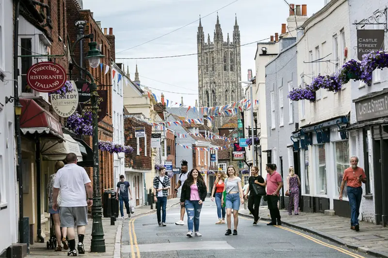 canterbury-students-outside-city-cathedral